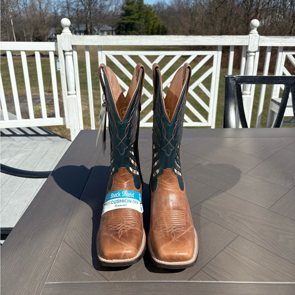 Women’s Ariat Brown and Teal Leather Western Boots - Picture 2 of 6